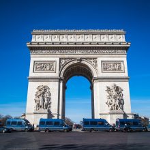 Paryžiaus policija „Laisvės vilkstinę“ stabdė ašarinėmis dujomis ir baudomis