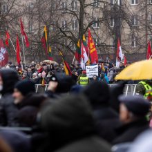 Sausio 13-osios minėjimas – triukšmingas: premjerė kalbą sakė su ašarom, protestuotojai rėkė „Gėda!“