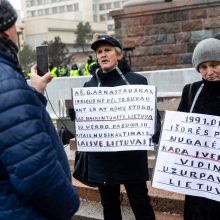 Sausio 13-osios minėjimas – triukšmingas: premjerė kalbą sakė su ašarom, protestuotojai rėkė „Gėda!“