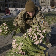 Karas Ukrainoje: per kareivinių apšaudymą Mykolajive žuvo mažiausiai 50 karių