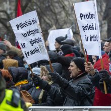 Sausio 13-osios minėjimas – triukšmingas: premjerė kalbą sakė su ašarom, protestuotojai rėkė „Gėda!“