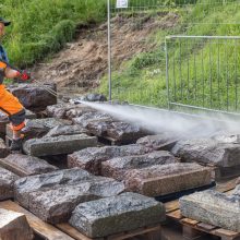 Iš sostinės Tauro kalno laiptų išmontuoti žydų antkapiai grįžta į kapines 