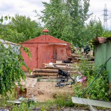 Vilniaus mieste neliks nelegalių metalinių garažų masyvų