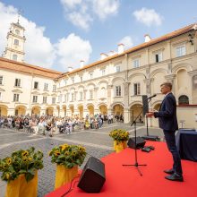 Vilnius sveikina daugiau kaip pusę tūkstančio abiturientų šimtukininkų