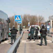 Į karantiną bus uždaromi visi atskridusieji į Vilnių, viešbučius saugos policija