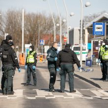 Į karantiną bus uždaromi visi atskridusieji į Vilnių, viešbučius saugos policija