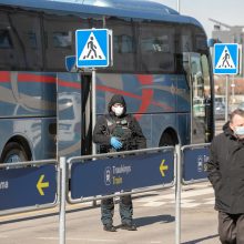 Į karantiną bus uždaromi visi atskridusieji į Vilnių, viešbučius saugos policija