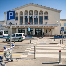 Į karantiną bus uždaromi visi atskridusieji į Vilnių, viešbučius saugos policija