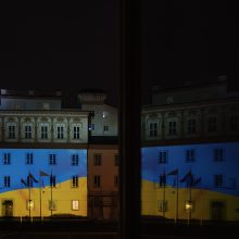 VU reiškia paramą Ukrainai simboliškai iškeldamas šalies vėliavą