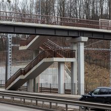 Automobilių aikštelė virš bėgių: utopinė konservatorių idėja?