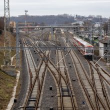 Automobilių aikštelė virš bėgių: utopinė konservatorių idėja?