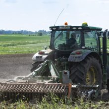 Nei traktoriaus, nei pinigų: technika vokiškame portale susigundęs ūkininkas liko apgautas