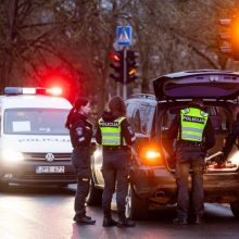 Teismas leido suimti policininkams pasipriešinusius jaunuolius