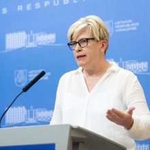 Premjerė: Vyriausybė kol kas neplanuoja imtis ribojimų dėl COVID-19