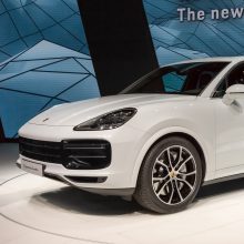 Žirklės: naudotų „Porsche Cayenne“ kainos Lietuvoje svyruoja nuo 120 tūkst. iki 14 tūkst. eurų.