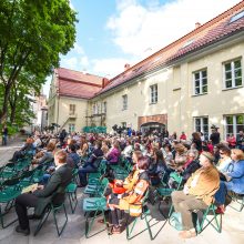 Poezijai visada galima paskambinti ar parašyti