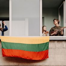 „Kaunas 2022“ per karantiną į kiemus išvedė kultūrą: gyventojai stebėjo iš balkonų