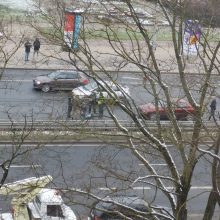 Nelaimė Vilniuje: automobilis kliudė ne per pėsčiųjų perėją bėgusį vaiką
