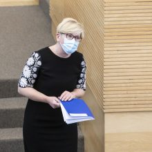 Premjerė: karantinas būtų grąžinamas tik dėl teisinio pagrindo dėvėti kaukes uždarose patalpose