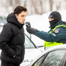 Vilniaus gatvėse – girtų vairuotojų virtinė: vienas tikino, kad promilės – nuo kramtomosios gumos