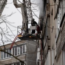 Gaisras Vilniaus daugiabutyje: nukentėjo penki žmonės, viename butų galėjo būti likęs vaikas