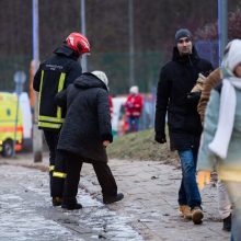 Siaubingas gaisras Viršuliškėse: griuvo užsidegusių butų perdanga, keturi žmonės – ligoninėje