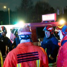 Siaubingas gaisras Viršuliškėse: griuvo užsidegusių butų perdanga, keturi žmonės – ligoninėje