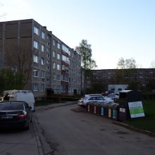 Tarnybų sujudimas Eiguliuose: dėl padidėjusio radiacinio fono evakuoti daugiabučio gyventojai