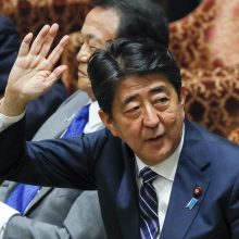 Sh. Abe – konservatorius, tapęs ilgiausiai valdžiusiu Japonijos premjeru