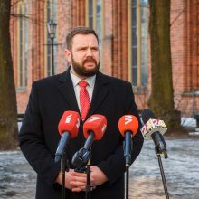 Latvijos ekonomikos ministras J. Vitenbergas palieka postą