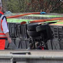 Rytų Vokietijos greitkelyje per autobuso avariją žuvo mažiausiai penki žmonės