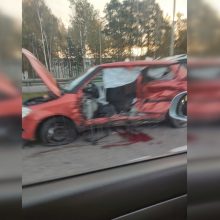 Tragiška avarija Vilniuje: susidūrus automobiliams medikai konstatavo vieno vairuotojo mirtį