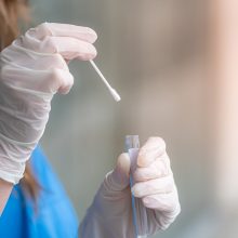 COVID-19 statistika: 321 naujas atvejis, du žmonės mirė