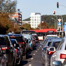 Vilniaus savivaldybė svarsto dvigubinti mokesčius už automobilių stovėjimą