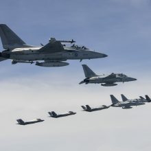Belgija įsipareigojo iki 2028 metų pristatyti Ukrainai 30 lėktuvų F-16
