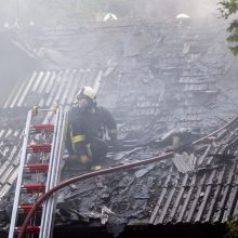 Tragiškas gaisras Mažeikių rajone: du žmonės žuvo, vienas – ligoninėje