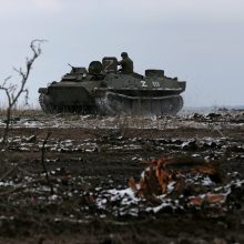 Baltarusijos šauktiniai papasakojo šiurpių dalykų: plauna Rusijos tankus, kuriuose karių palaikai