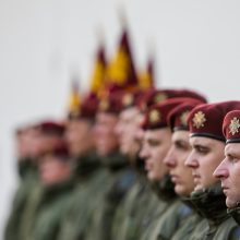 Kariams norima uždrausti be atskiro leidimo vykti į Baltarusiją, Kiniją ir Rusiją