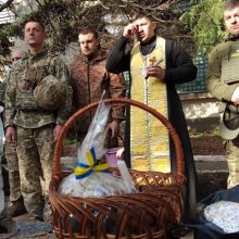 Ukrainoje kariaujantis kunigas: Dievas sako – „nežudyk“, bet mes ginamės!