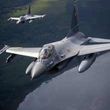 J. Borrellis: Lenkijoje prasidėjo Ukrainos pilotų apmokymai valdyti naikintuvus F-16