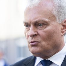 G. Nausėda bedė į piktžaizdę: ar žmogui atsigulus ant traukinio bėgių, mes irgi jį filmuosime?