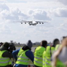 Didžiausias pasaulyje lėktuvas į Lenkiją atgabeno priemonių kovai su virusu