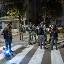 Izraelio policija: per išpuolį Tel Avive sužeisti trys žmonės