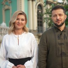 V. Zelenskis su žmona prakalbo lietuviškai: dėkojo Lietuvai už pagalbą