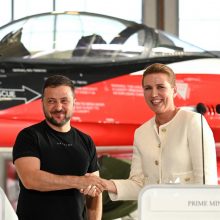 Premjerė: Danija Ukrainai skirs 19 naikintuvų F-16