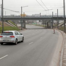 Sureagavo atsainiai: kelio duobes tiesiog užpylė gruntu