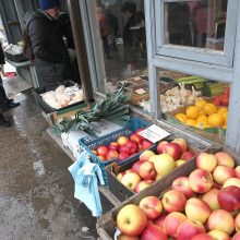 Žaliakalnio turgaus prekeivė: net ir prieš šventes niekas neperka žąsų ir ančių