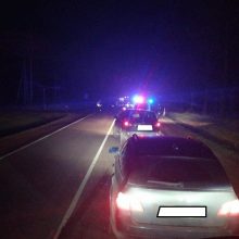 Kauno rajone pareigūnai ieško pabėgusio vairuotojo: pranešta, kad jis yra girtas