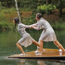 Spektaklio ežere choreografė: vanduo padeda išlikti tikriems