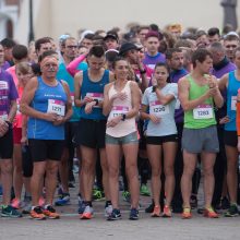 Rožinio kaspino mėnuo Kaune prasidėjo paramos vėžiu sergančioms moterims bėgimu